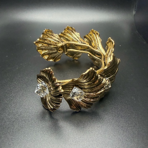 Catwalk Jon - Floral glass crystal Statement Bracelet - Picture 4 of 6